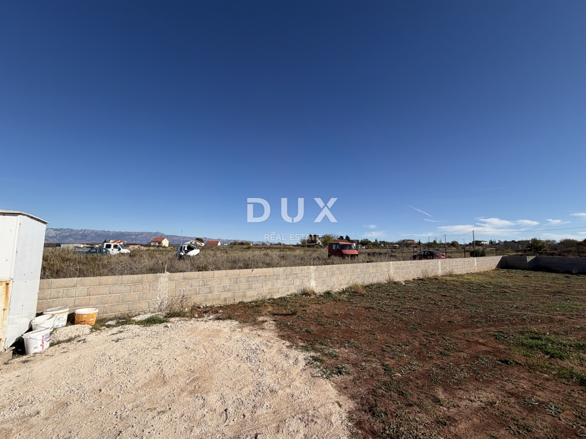 ZEMUNIK GORNJI - Zemljišče z gradnjo in gradbenim dovoljenjem!