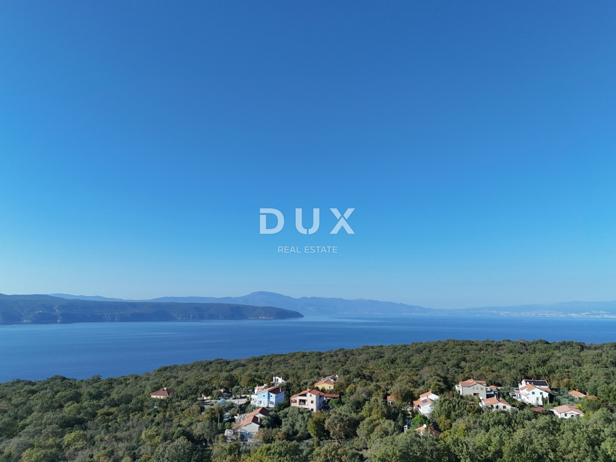 OTOK KRK, BRZAC - Moderno zasnovana hiša dvojček z bazenom 40m2