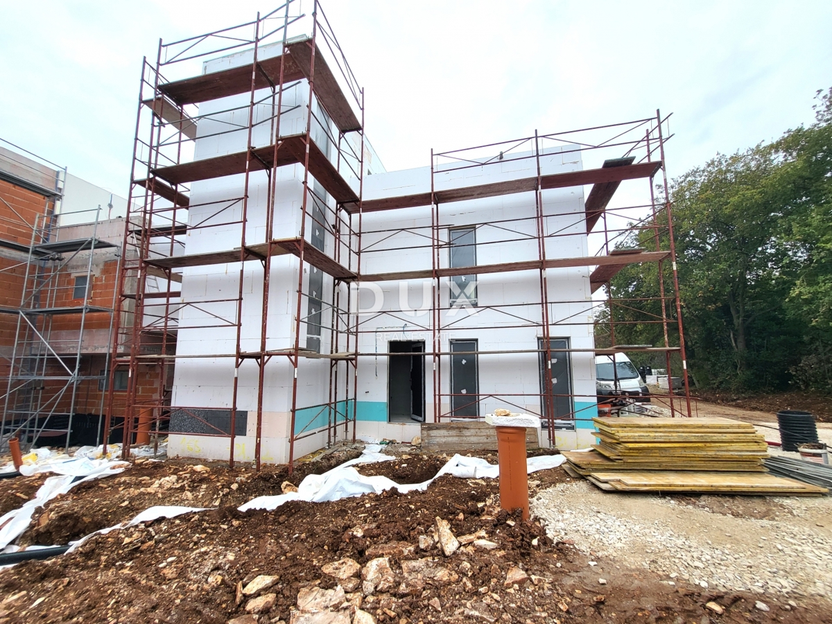 ISTRA, MEDULIN - Hiša z bazenom, strešno teraso in pogledom na morje