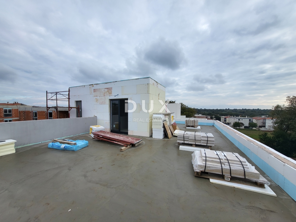 ISTRA, MEDULIN - Hiša z bazenom, strešno teraso in pogledom na morje