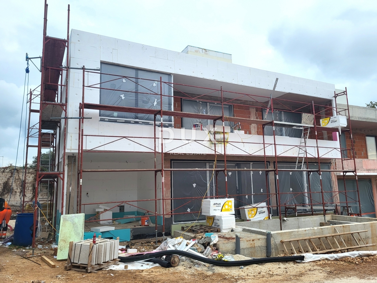 ISTRA, MEDULIN - Hiša z bazenom, strešno teraso in pogledom na morje