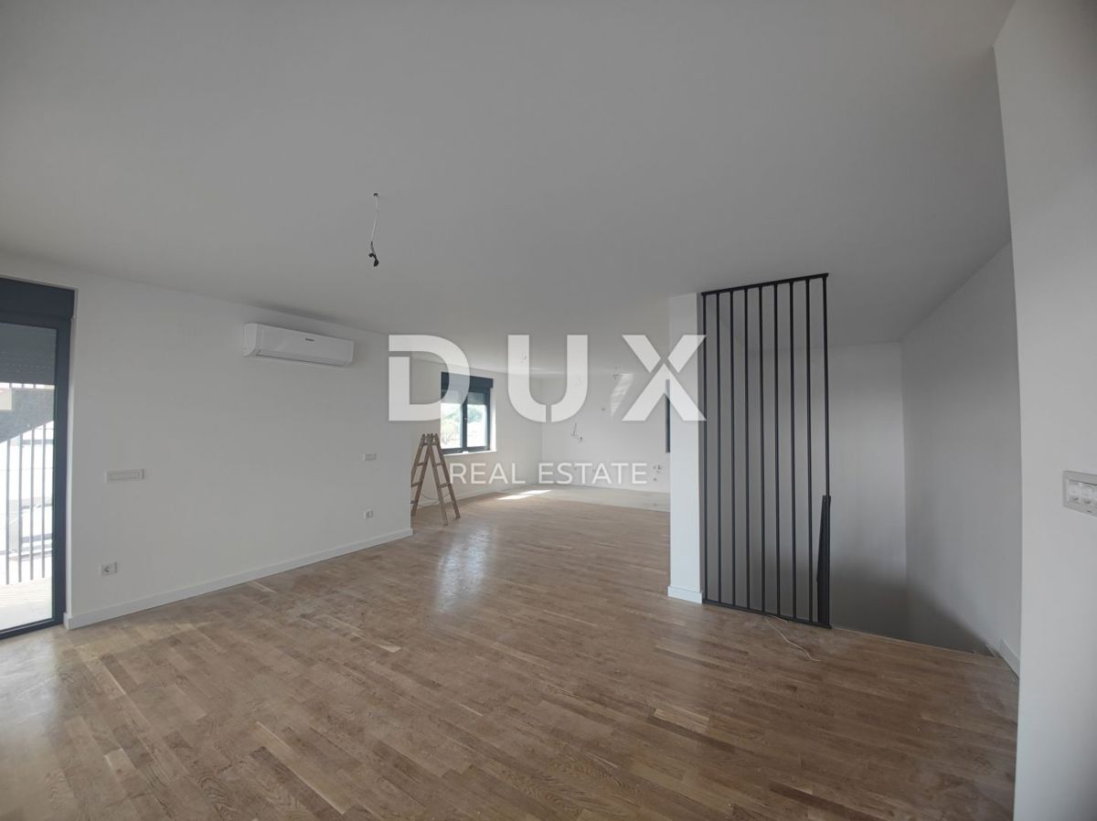 MESTO KRK, CENTER - Dvonadstropni penthouse z bazenom in panoramskim razgledom