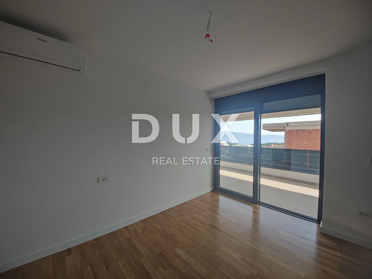 MESTO KRK, CENTER - Dvonadstropni penthouse z bazenom in panoramskim razgledom