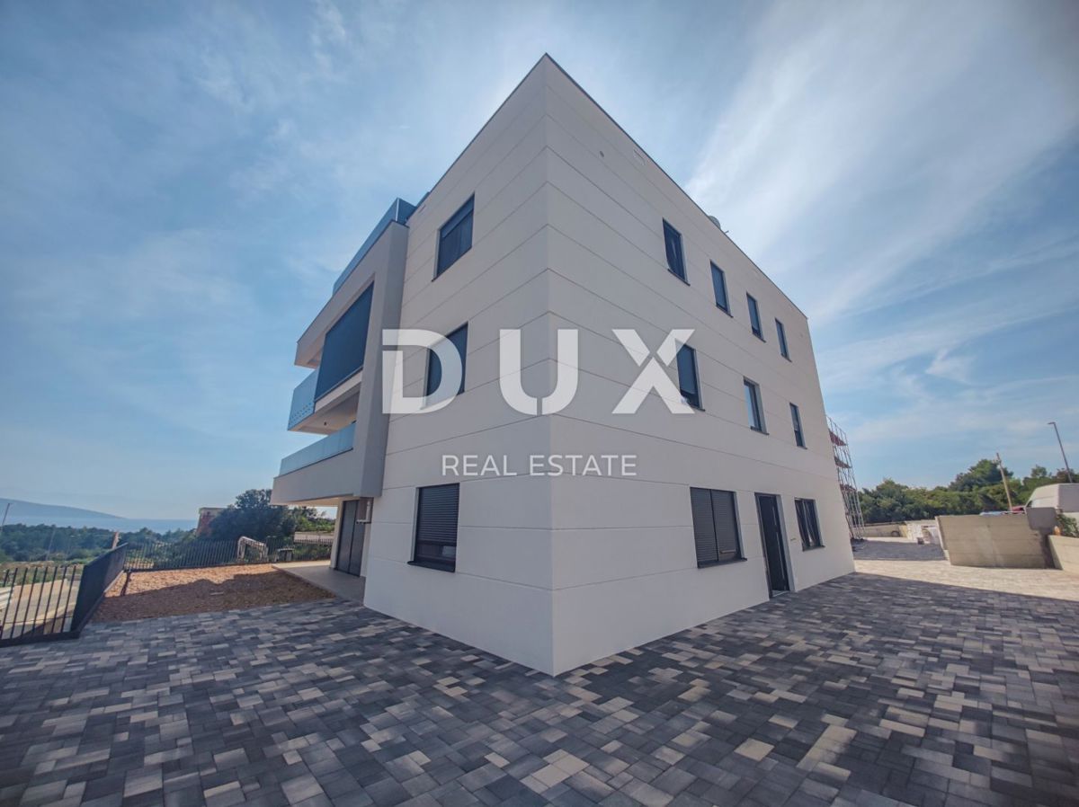 MESTO KRK, CENTER - Dvonadstropni penthouse z bazenom in panoramskim razgledom