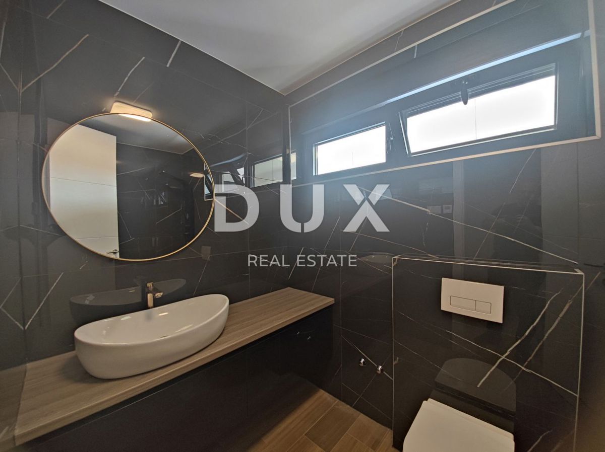 MESTO KRK, CENTER - Dvonadstropni penthouse z bazenom in panoramskim razgledom