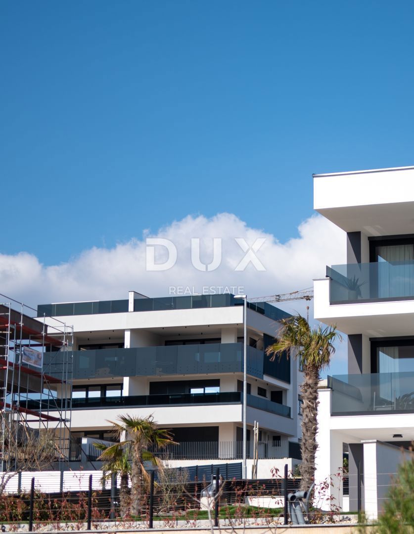 MESTO KRK, CENTER - Dvonadstropni penthouse z bazenom in panoramskim razgledom