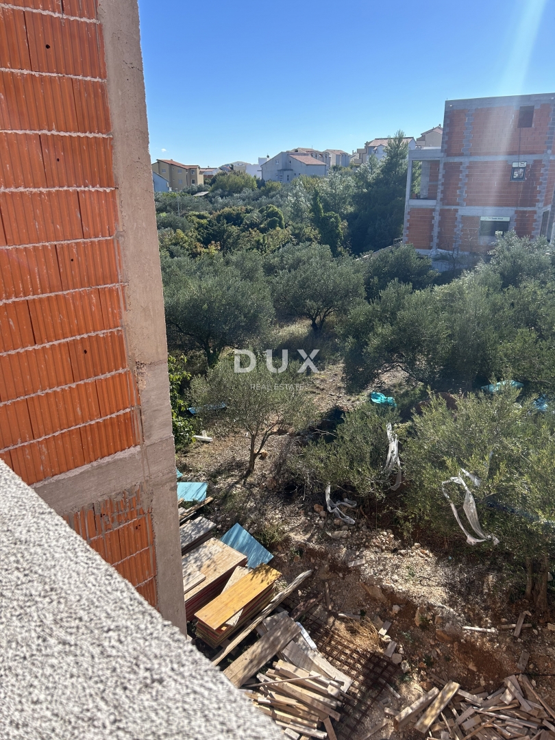 ŠIBENIK, VODICE - Stanovanje v pritličju novogradnje, z dvoriščem na odlični lokaciji! PRILOŽNOST!