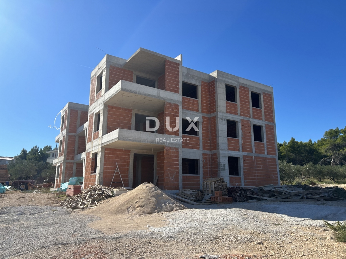 ŠIBENIK, VODICE - Stanovanje v pritličju novogradnje, z dvoriščem na odlični lokaciji! PRILOŽNOST!