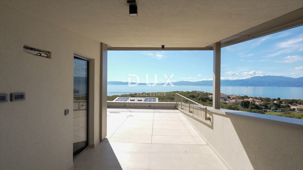 RIJEKA, KOSTRENA - ekskluzivno stanovanje z jacuzzijem - novogradnja s panoramskim pogledom na morje! PRILOŽNOST!