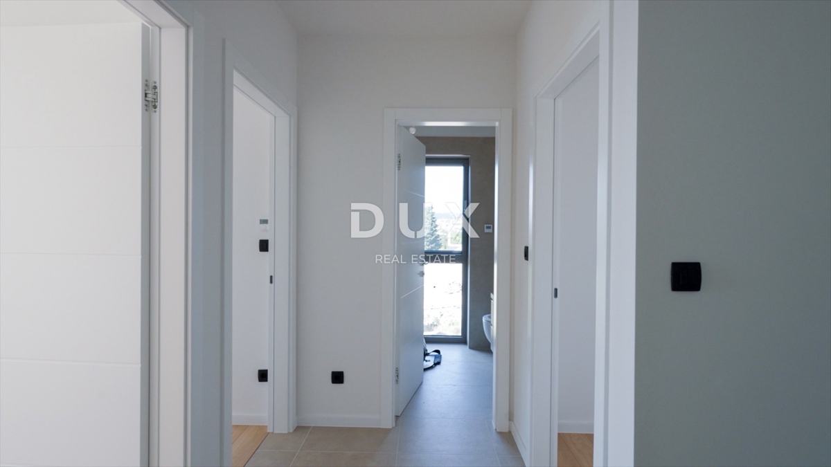 RIJEKA, KOSTRENA - ekskluzivno stanovanje z jacuzzijem - novogradnja s panoramskim pogledom na morje! PRILOŽNOST!