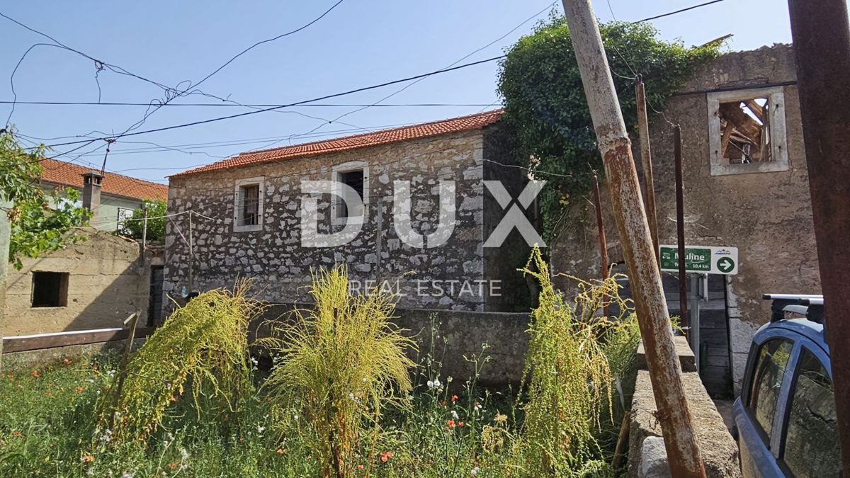 UGLJAN, LUKORAN - Kamnita hiša za obnovo