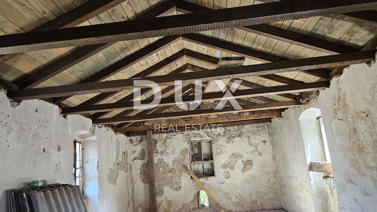 UGLJAN, LUKORAN - Kamnita hiša za obnovo