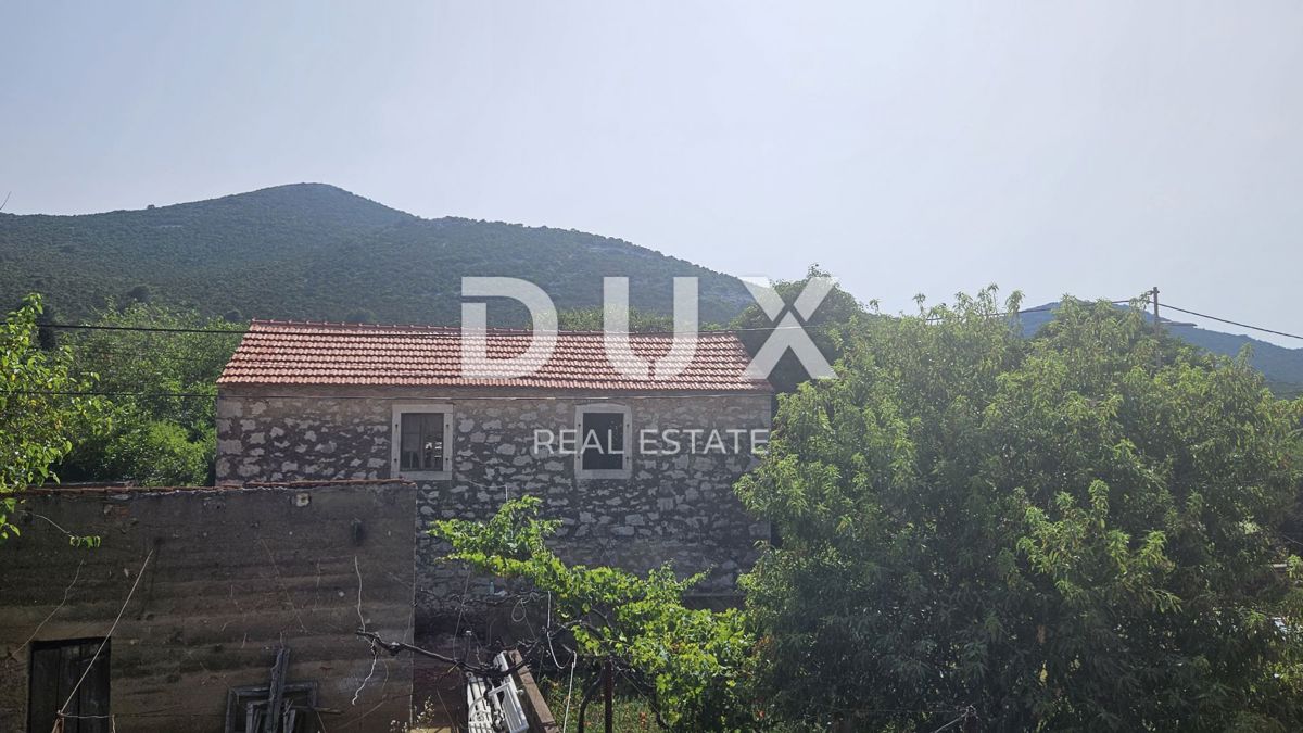 UGLJAN, LUKORAN - Kamnita hiša za obnovo