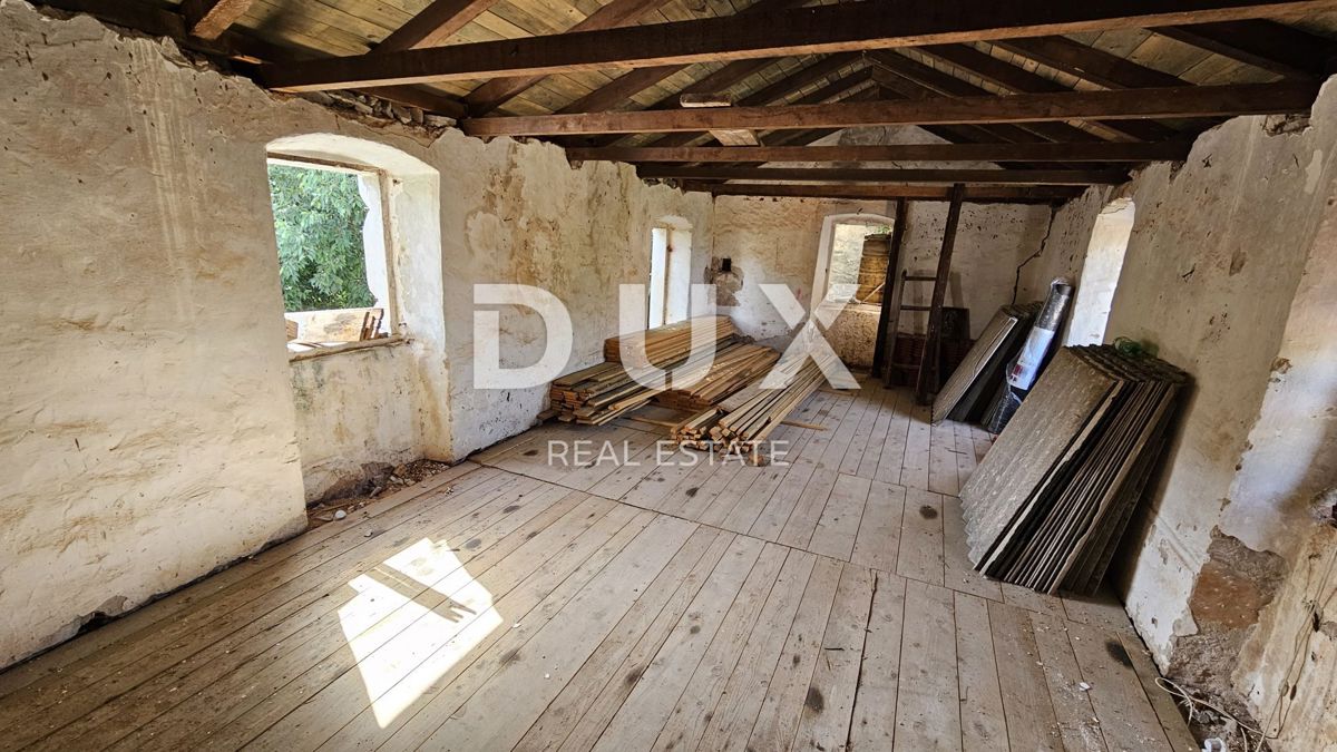 UGLJAN, LUKORAN - Kamnita hiša za obnovo
