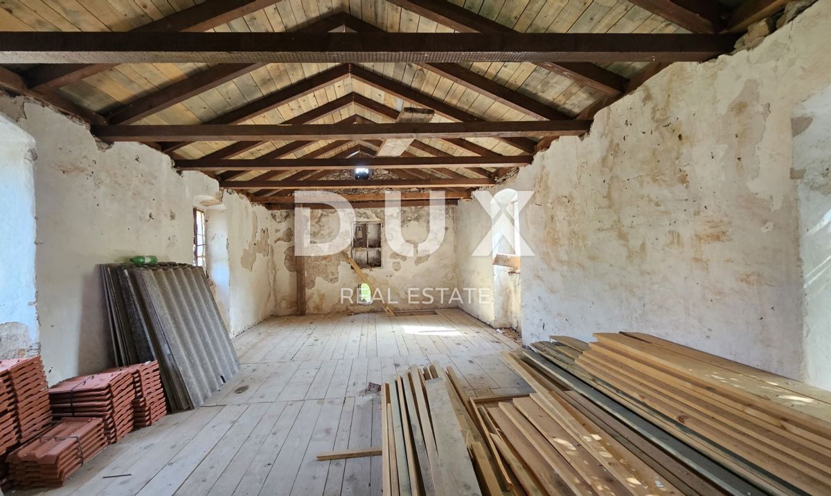 UGLJAN, LUKORAN - Kamnita hiša za obnovo