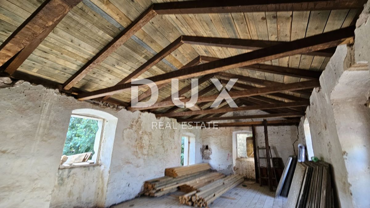 UGLJAN, LUKORAN - Kamnita hiša za obnovo