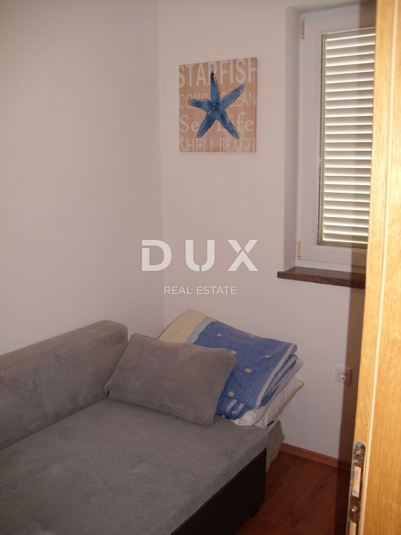 OTOK KRK, MESTO KRK - Apartma 2 spalnici + dnevna soba z vrtom 53 m2