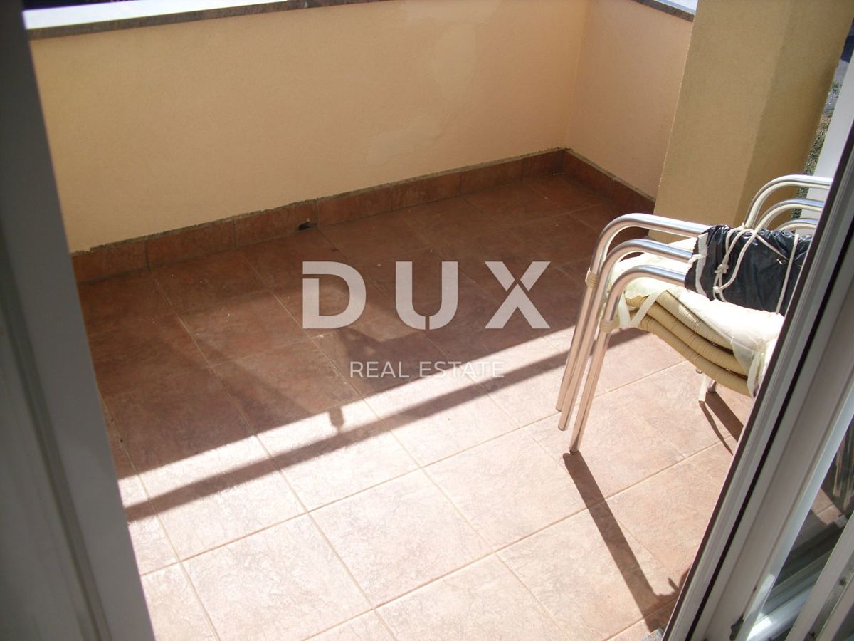 OTOK KRK, MESTO KRK - Apartma 2 spalnici + dnevna soba z vrtom 53 m2