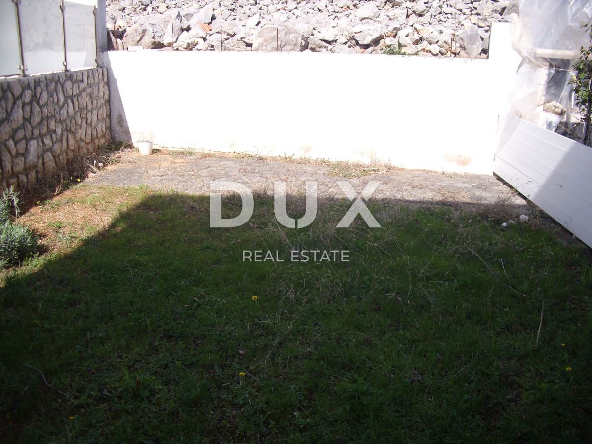 OTOK KRK, MESTO KRK - Apartma 2 spalnici + dnevna soba z vrtom 53 m2