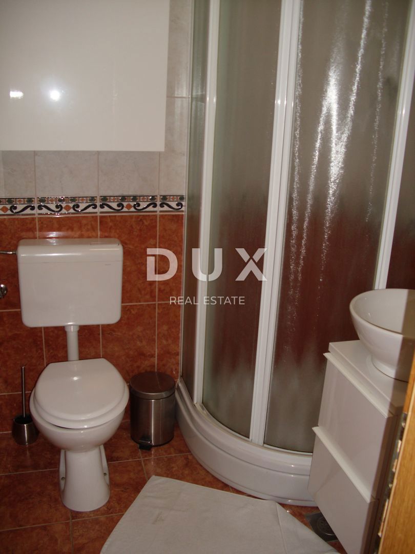 OTOK KRK, MESTO KRK - Apartma 2 spalnici + dnevna soba z vrtom 53 m2