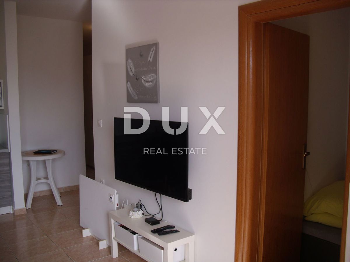 OTOK KRK, MESTO KRK - Apartma 2 spalnici + dnevna soba z vrtom 53 m2