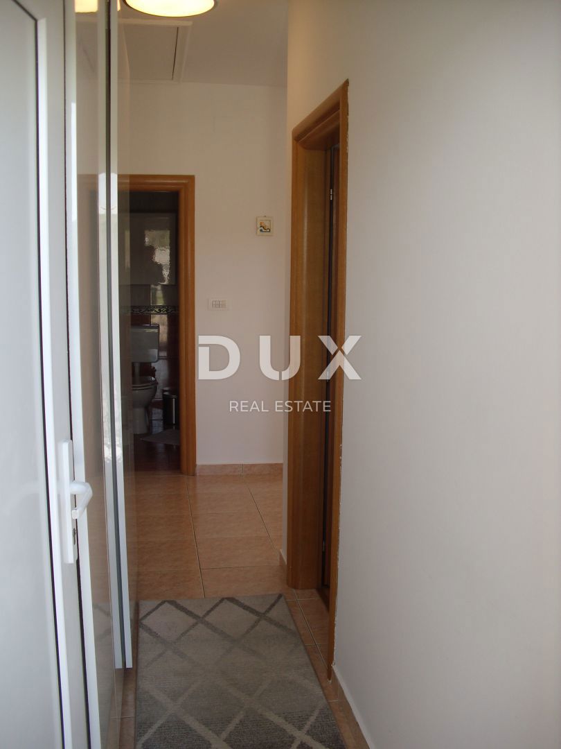 OTOK KRK, MESTO KRK - Apartma 2 spalnici + dnevna soba z vrtom 53 m2