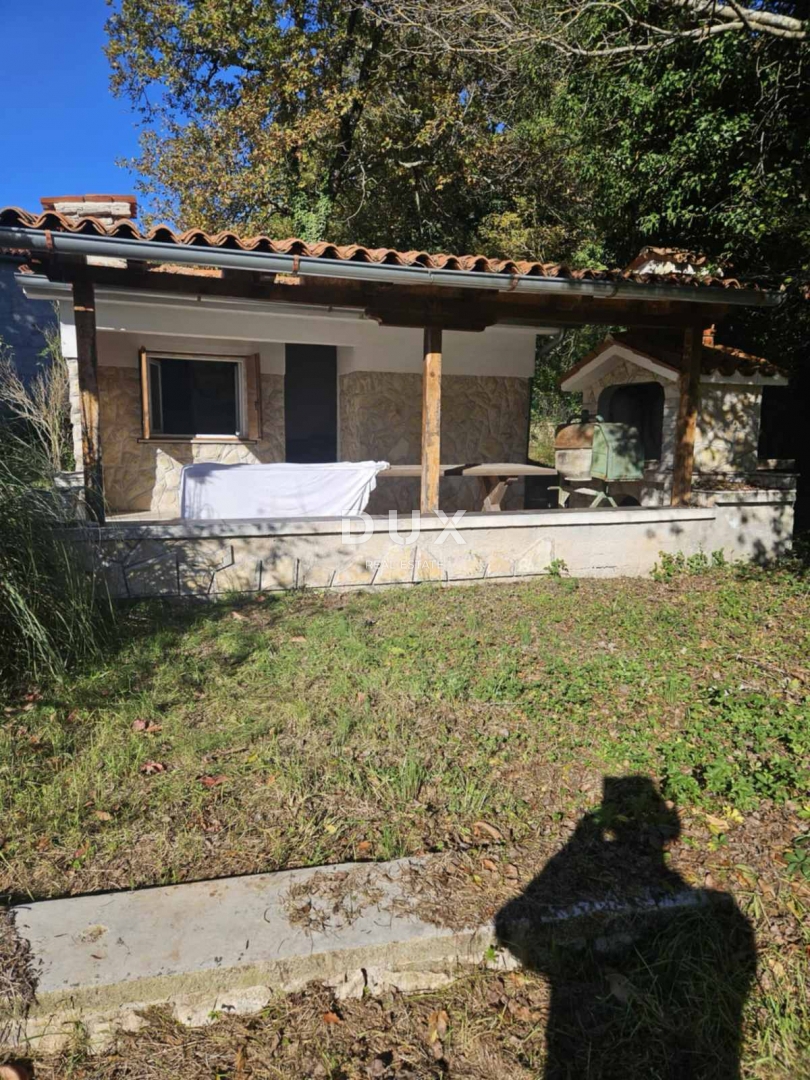 ISTRA, LABIN - samostojna hiša z garažo in gospodarskim poslopjem