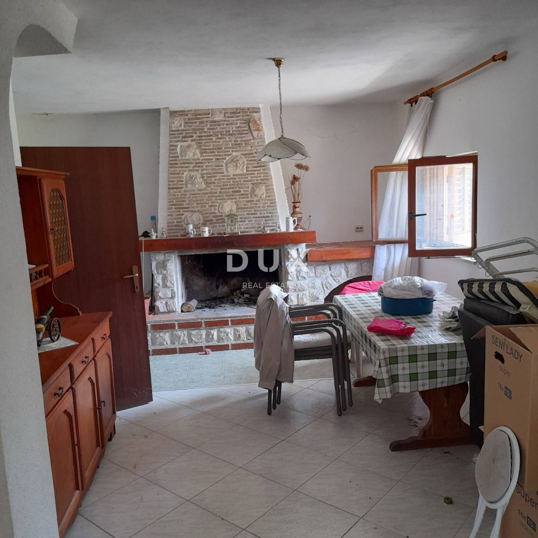 ISTRA, LABIN - samostojna hiša z garažo in gospodarskim poslopjem