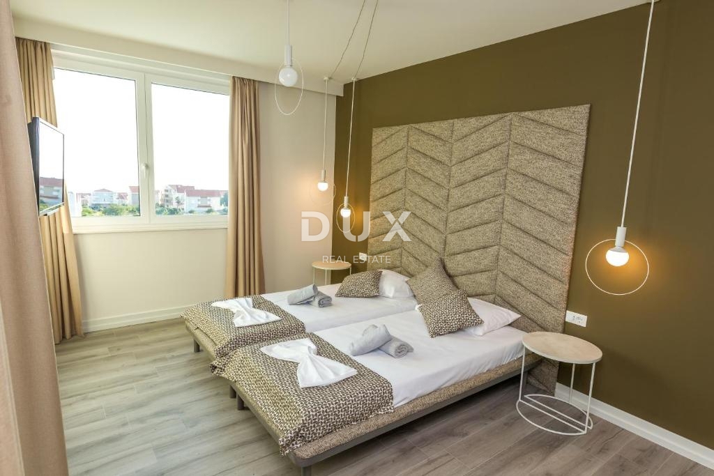 OTOK PAG, NOVALJA - Odlična naložba: luksuzna vila z bazenom in pogledom na morje