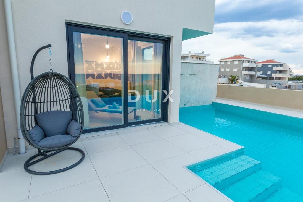 OTOK PAG, NOVALJA - Odlična naložba: luksuzna vila z bazenom in pogledom na morje