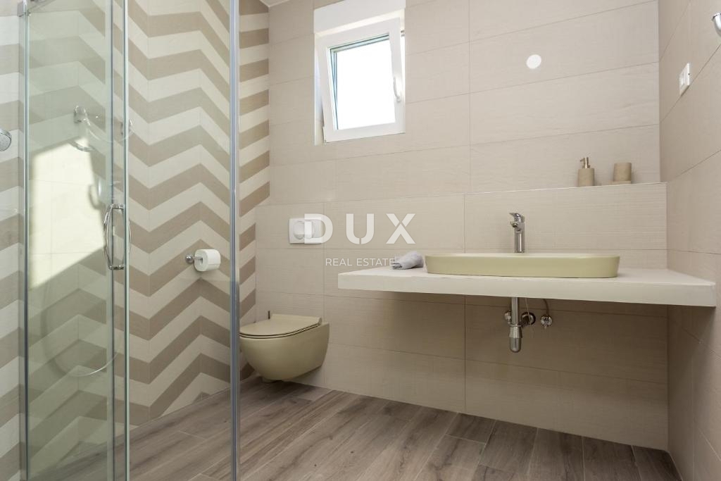 OTOK PAG, NOVALJA - Odlična naložba: luksuzna vila z bazenom in pogledom na morje