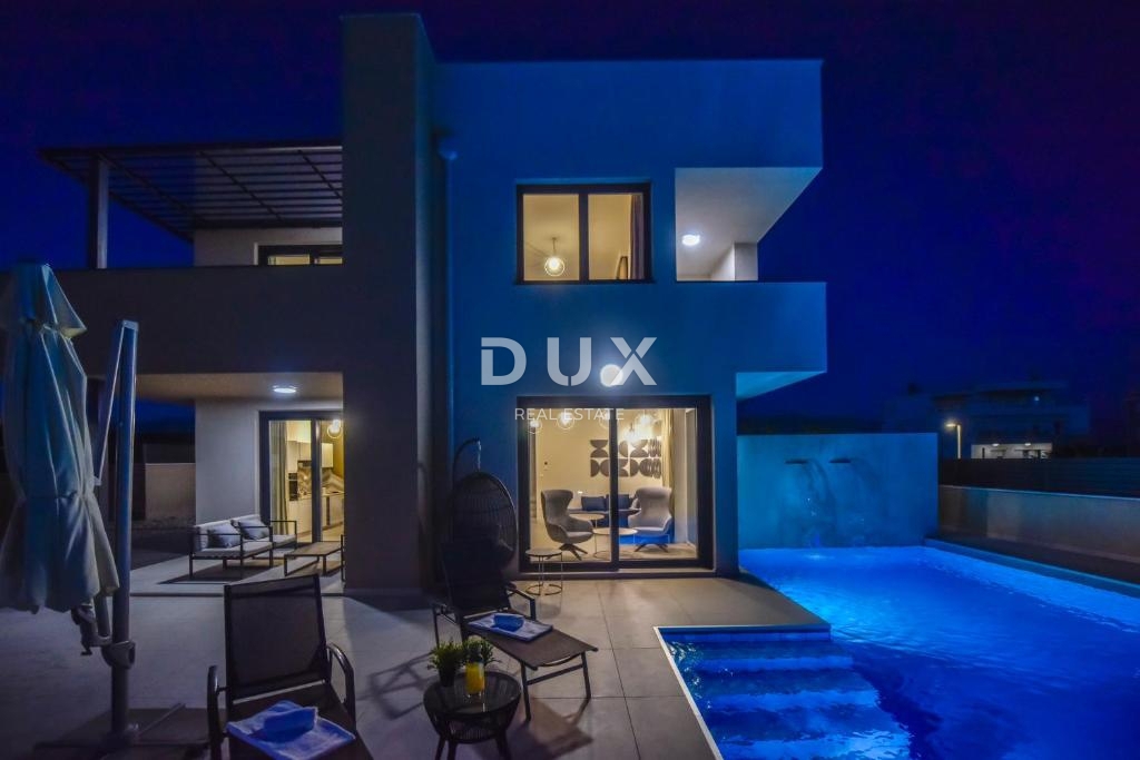 OTOK PAG, NOVALJA - Odlična naložba: luksuzna vila z bazenom in pogledom na morje