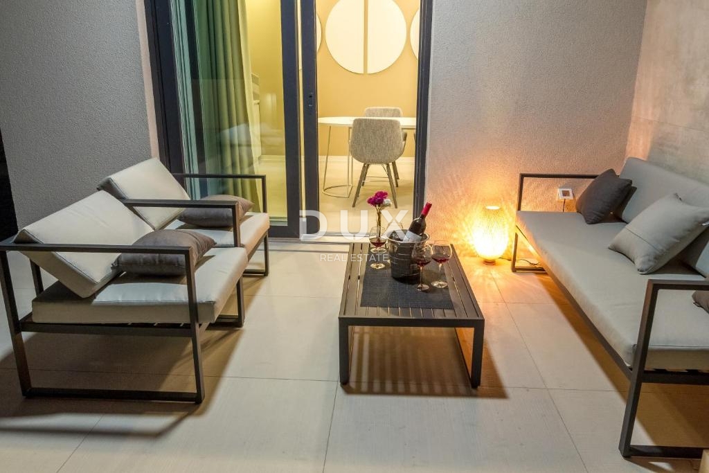 OTOK PAG, NOVALJA - Odlična naložba: luksuzna vila z bazenom in pogledom na morje