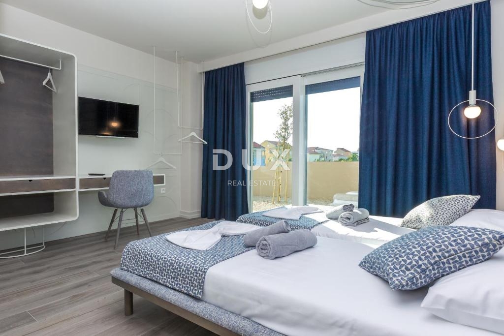 OTOK PAG, NOVALJA - Odlična naložba: luksuzna vila z bazenom in pogledom na morje