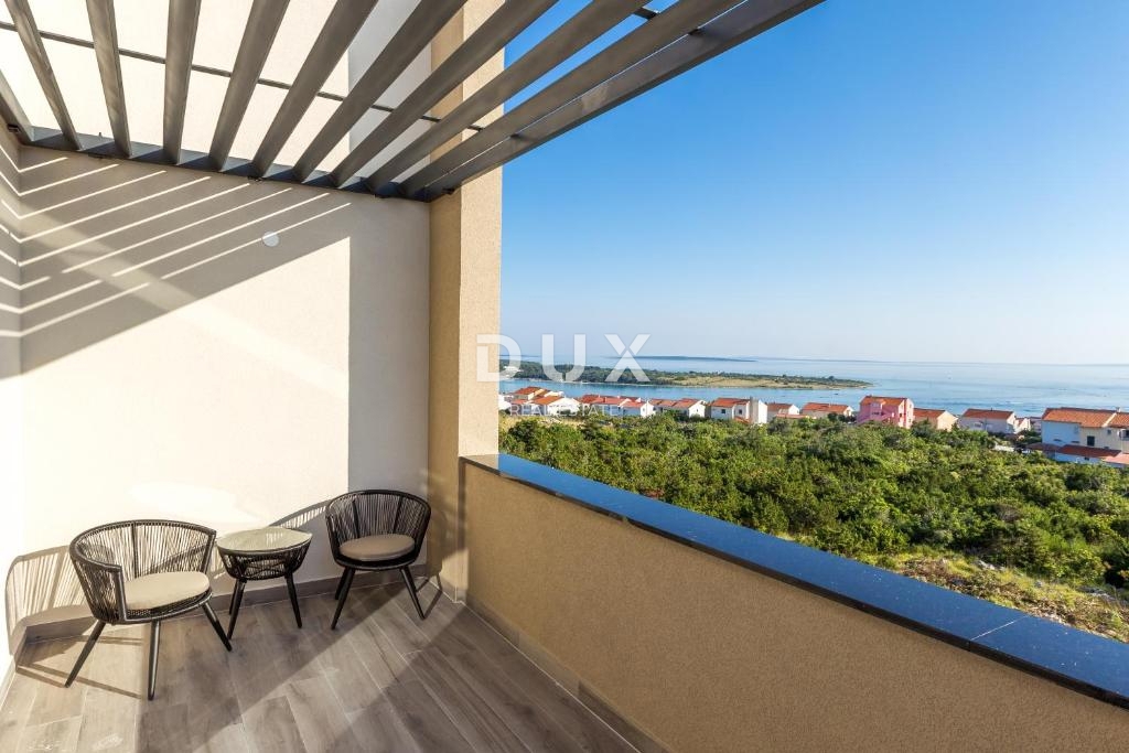 OTOK PAG, NOVALJA - Odlična naložba: luksuzna vila z bazenom in pogledom na morje