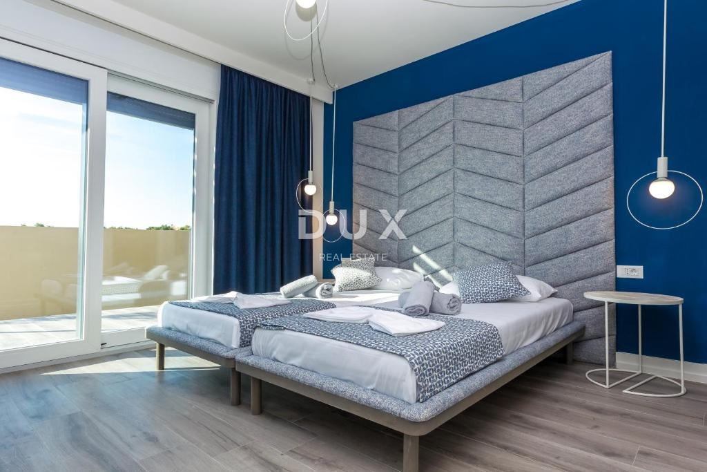 OTOK PAG, NOVALJA - Odlična naložba: luksuzna vila z bazenom in pogledom na morje