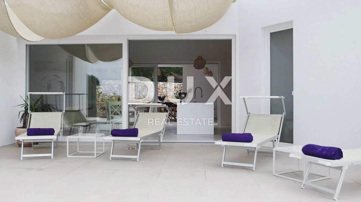 OTOK KRK, LINARDIĆI - Luksuzna moderna enonadstropna hiša z bazenom in pogledom na morje