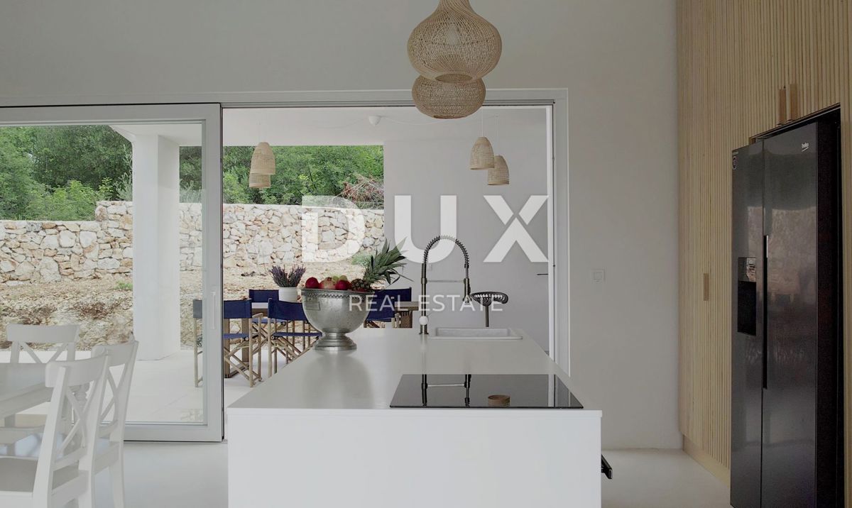 OTOK KRK, LINARDIĆI - Luksuzna moderna enonadstropna hiša z bazenom in pogledom na morje