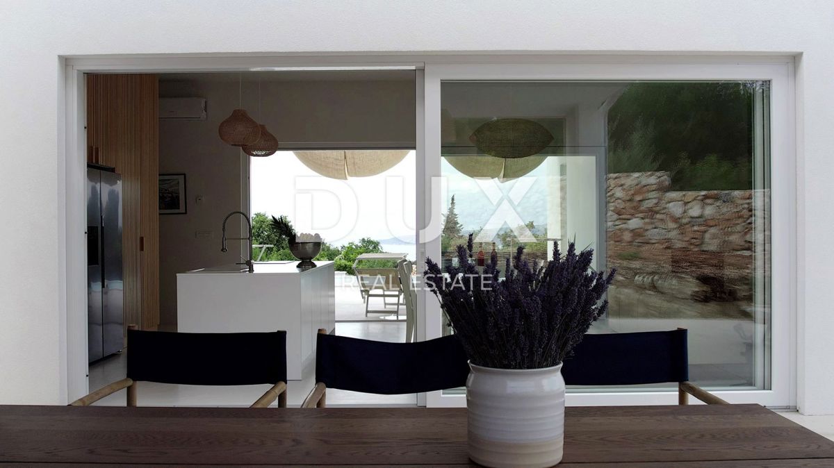 OTOK KRK, LINARDIĆI - Luksuzna moderna enonadstropna hiša z bazenom in pogledom na morje