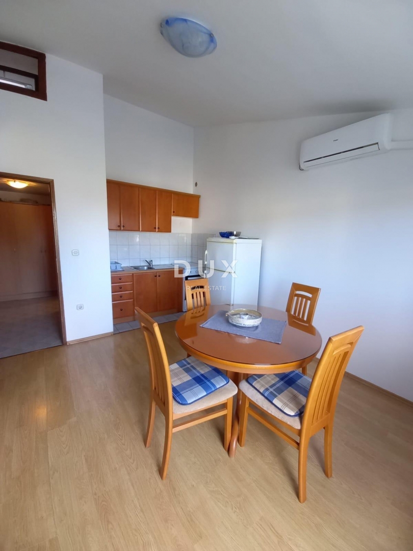 ISTRA, PULA - Dvostanovanjsko stanovanje s teraso v bližini centra mesta!