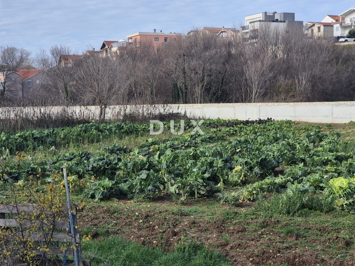 ZADAR, SINJORETOVO - Gradbeno zemljišče z idejnim projektom