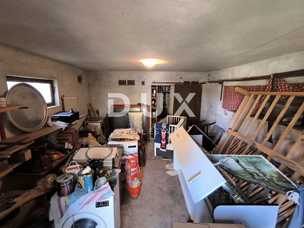 ISTRA, PULA - Dvostanovanjsko stanovanje z vrtom in garažo v bližini plaže