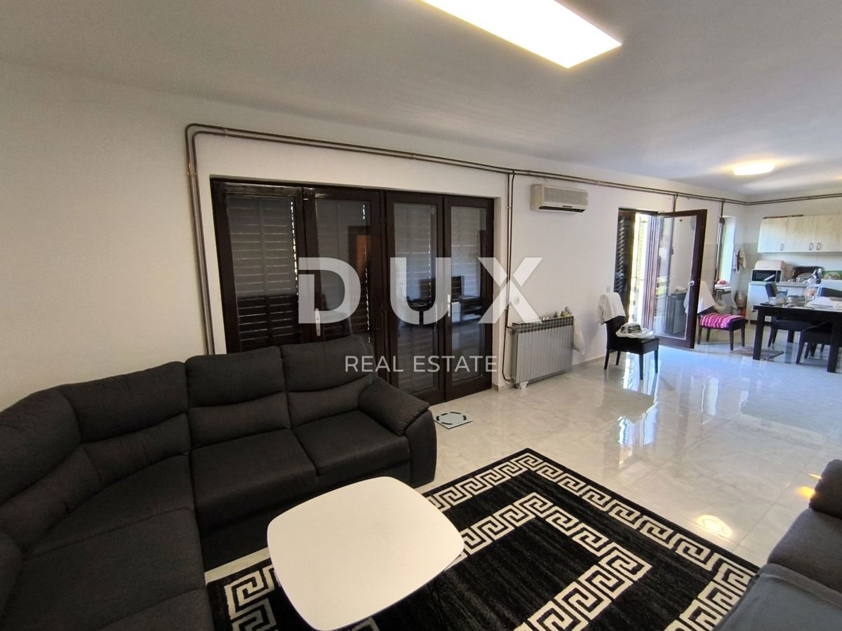 ISTRA, PULA - Dvostanovanjsko stanovanje z vrtom in garažo v bližini plaže