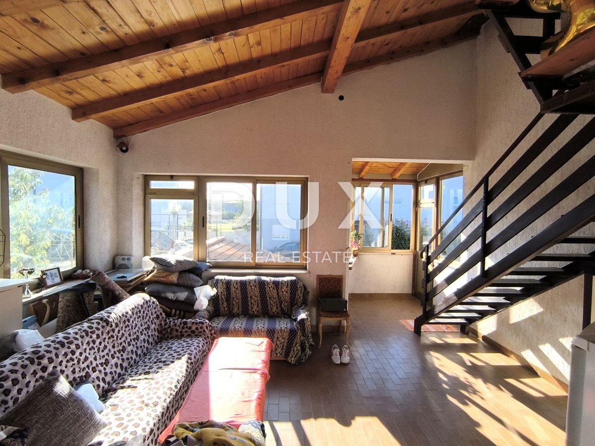 ISTRA, PULA - Dvostanovanjsko stanovanje z vrtom in garažo v bližini plaže