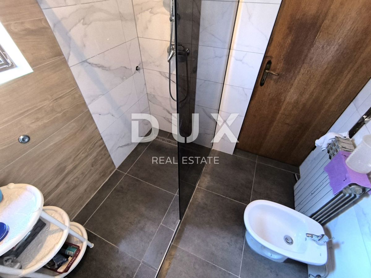 ISTRA, PULA - Dvostanovanjsko stanovanje z vrtom in garažo v bližini plaže