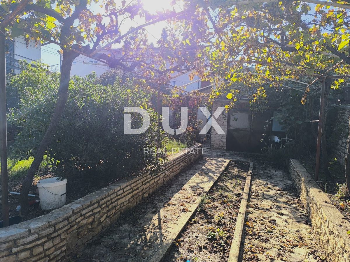 ISTRA, PULA - Dvostanovanjsko stanovanje z vrtom in garažo v bližini plaže