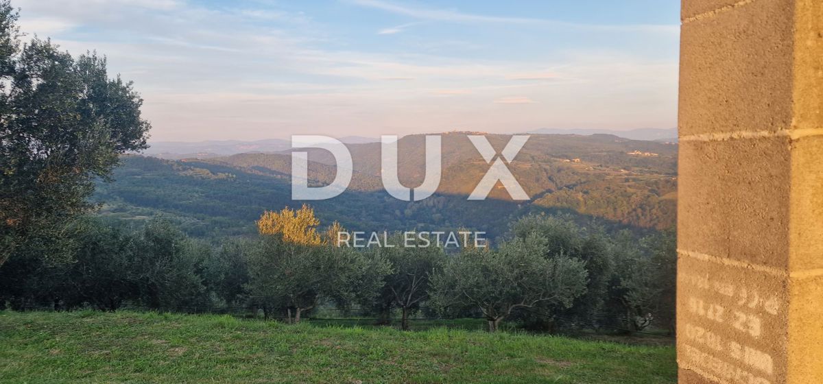 ISTRA, MOTOVUN - Veliko posestvo 170.000 m2, najlepši razgled v Istri - jezero Butoniga, Učka, Ćićarija, Motovun in Motovunski gozd tartufov!