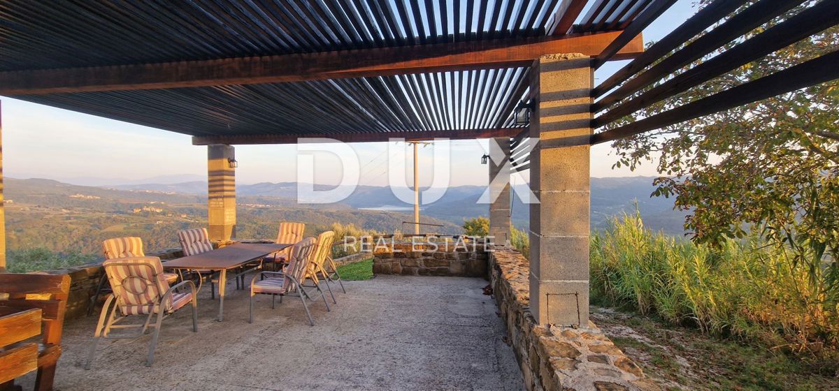 ISTRA, MOTOVUN - Veliko posestvo 170.000 m2, najlepši razgled v Istri - jezero Butoniga, Učka, Ćićarija, Motovun in Motovunski gozd tartufov!