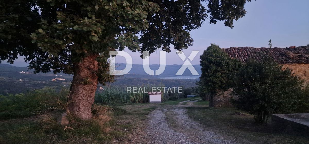 ISTRA, MOTOVUN - Veliko posestvo 170.000 m2, najlepši razgled v Istri - jezero Butoniga, Učka, Ćićarija, Motovun in Motovunski gozd tartufov!