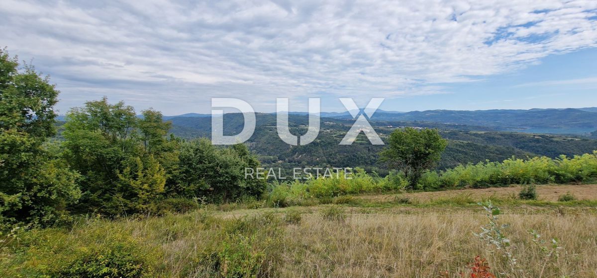 ISTRA, MOTOVUN - Veliko posestvo 170.000 m2, najlepši razgled v Istri - jezero Butoniga, Učka, Ćićarija, Motovun in Motovunski gozd tartufov!